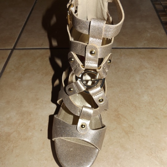 GUESS 5 1/2" WEDGE HEELS - Picture 1 of 4